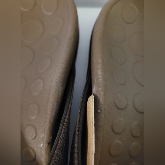 Vionic Brown Flip Flops - Picture 5 of 7